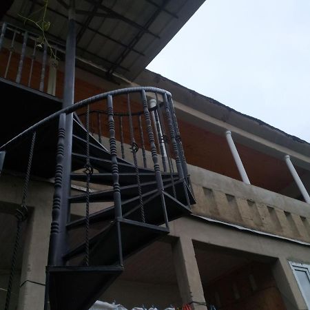 Guest House Nene เมสเตีย ภายนอก รูปภาพ