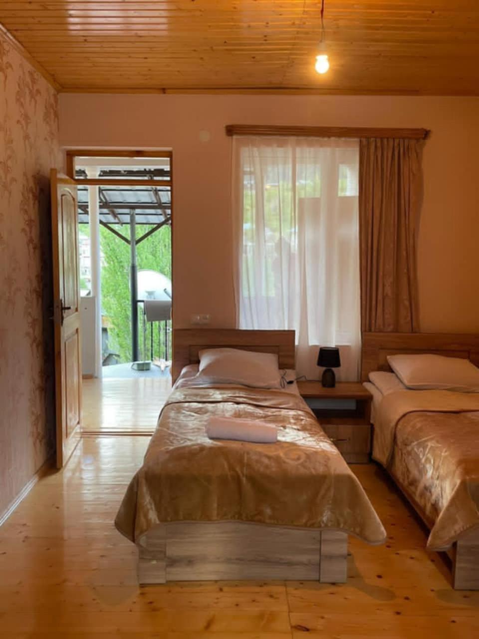 Guest House Nene เมสเตีย ภายนอก รูปภาพ